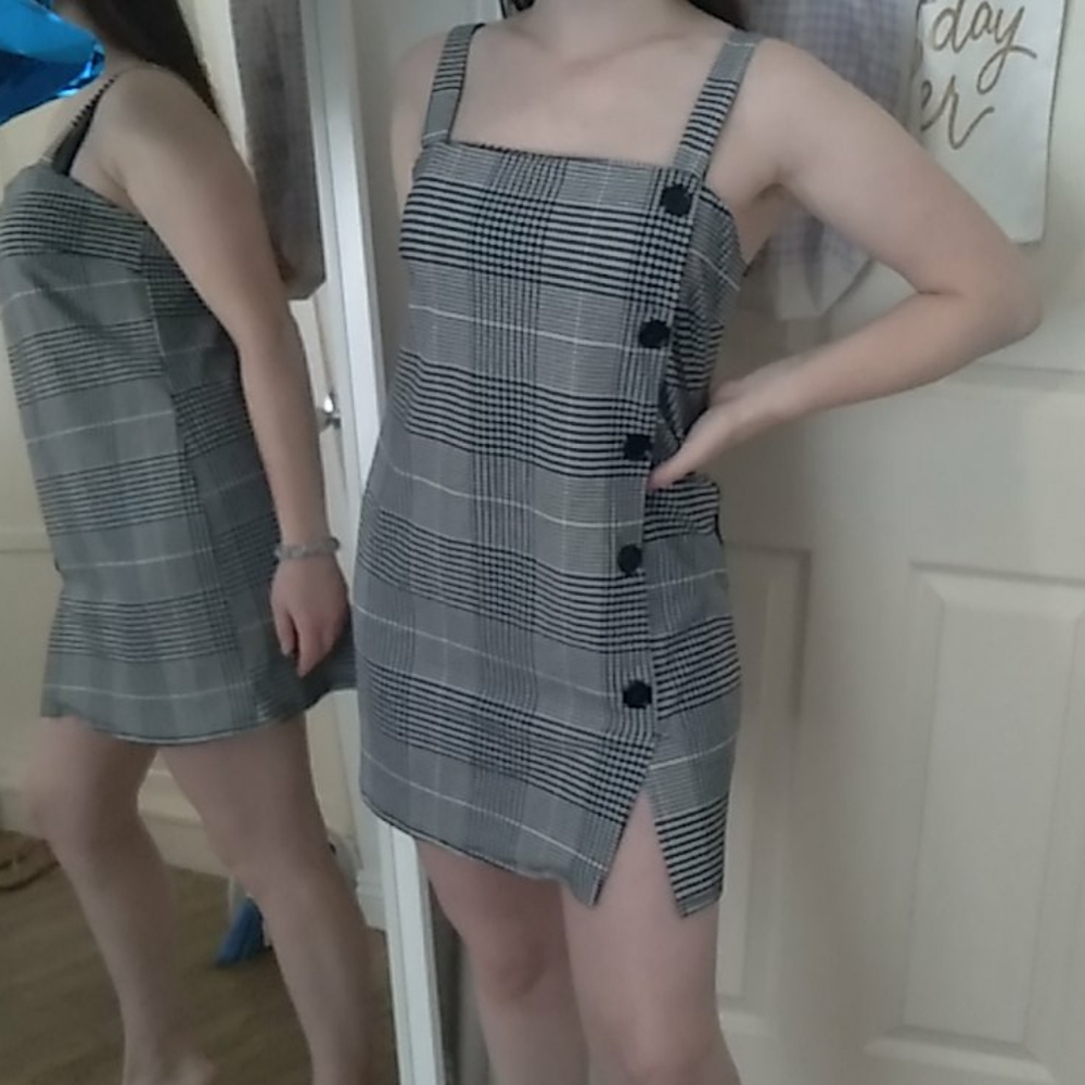 New Plaid black & white dress with buttons style